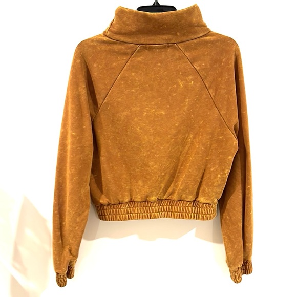 GSUWOO Cropped Caramel Colored Size M Sweatshirt - Picture 2 of 11